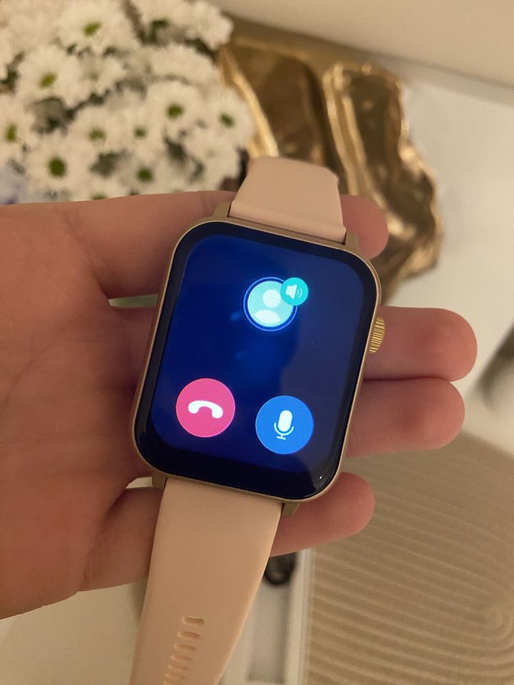 Zegarek smartwatch z 3 dodatkowymi opaskami