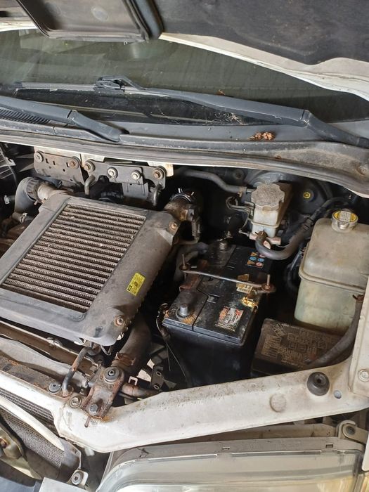 Hyundai h200  com motor e caixa para peças