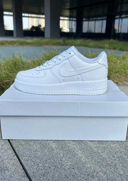 Tênis Nike branco, tamanho 39