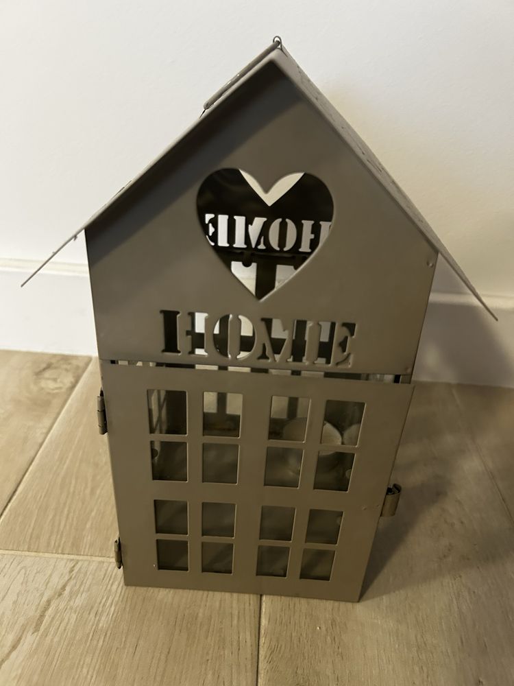 Metalowy domek - lampion