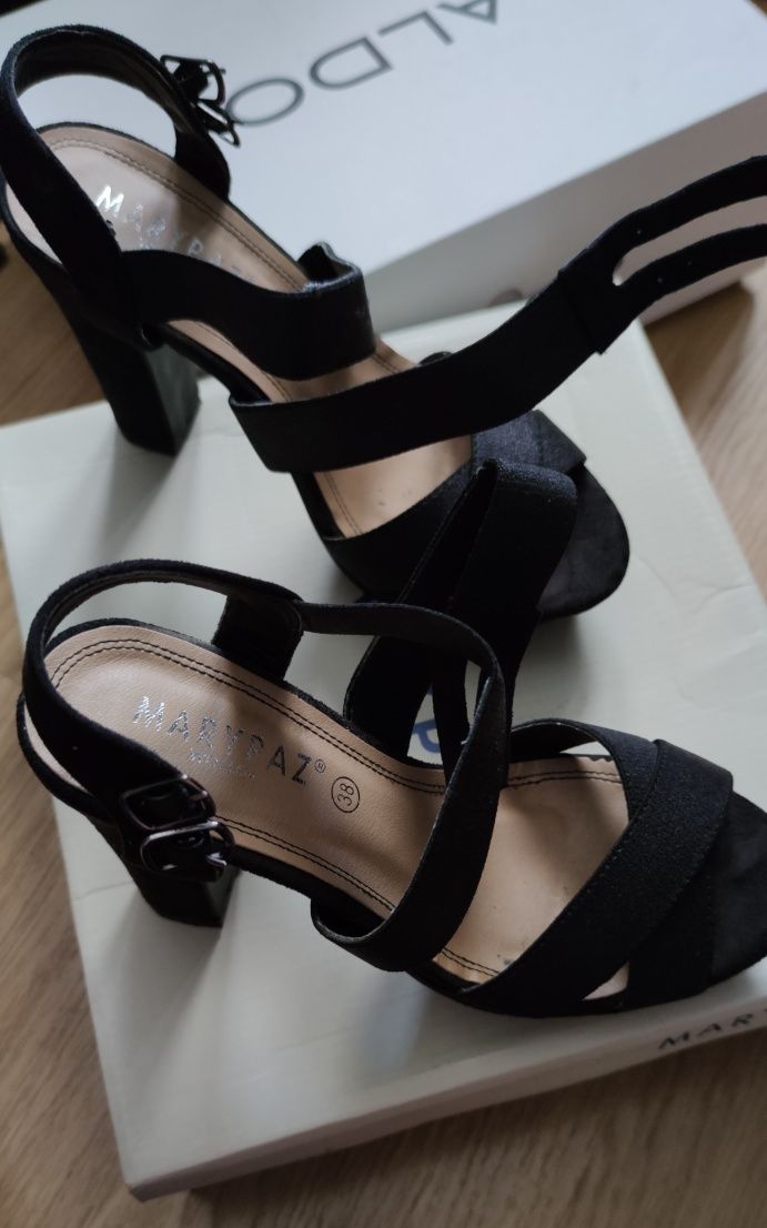 Sandálias, da marca Marypaz, pretas, tamanho 38, novas a estrear