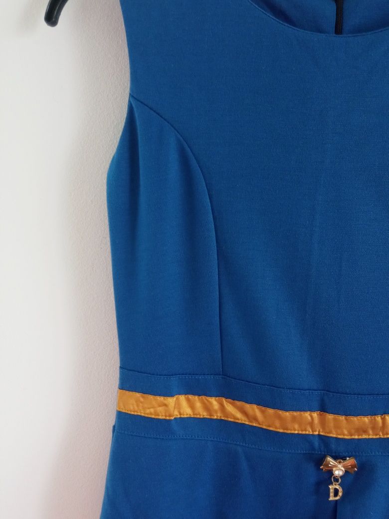 Sukienka M 38 midi niebieska złota lamówka z baskinką