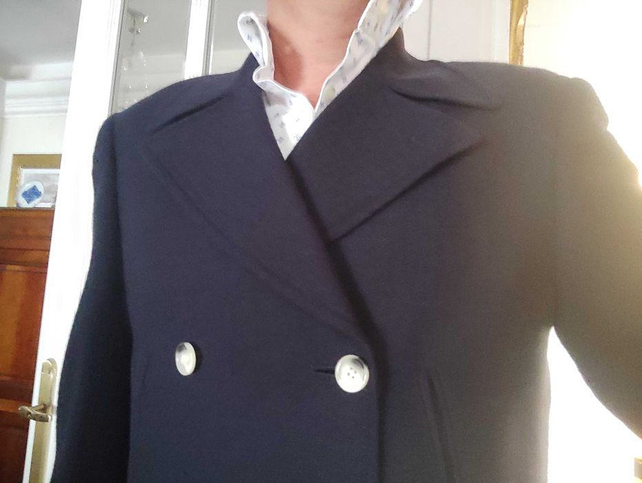 Casacos e blazeres novos da Oficina Mustra. Luxo