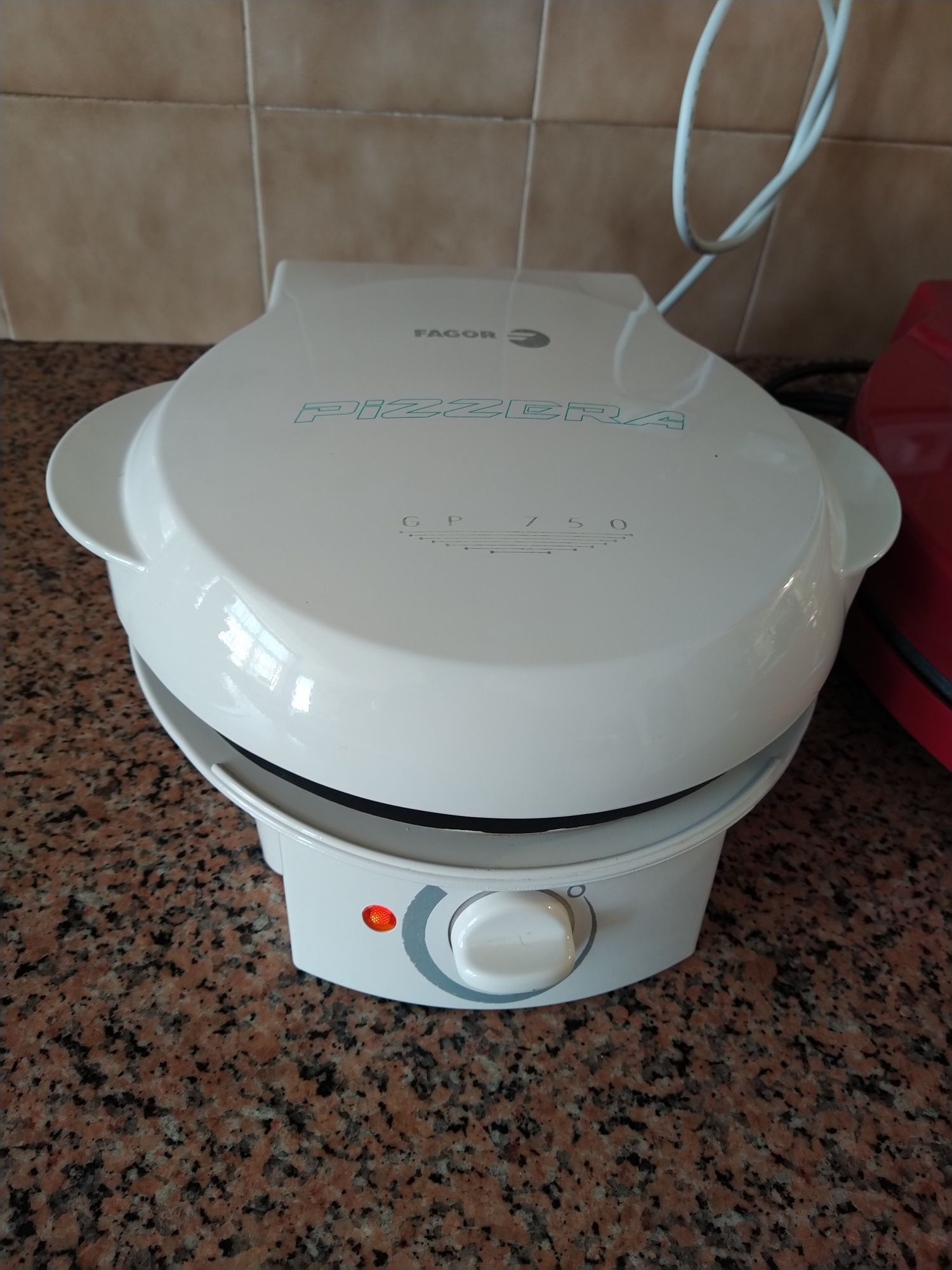 Máquinas para fazer pizzas etc...Casa quarto apartamento vivenda carro