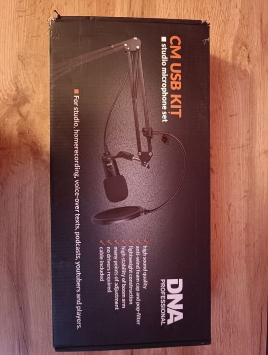 Mikrofon na statywie