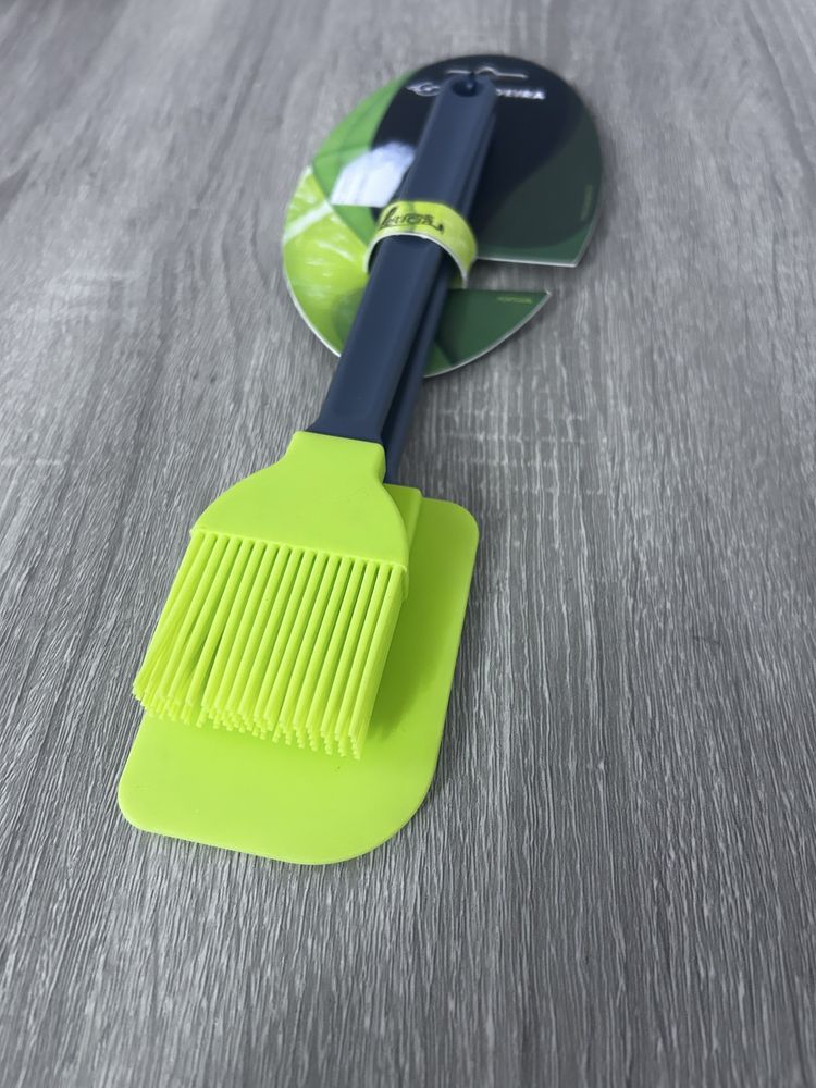 Conjunto de cozinha. Pincel e raspador