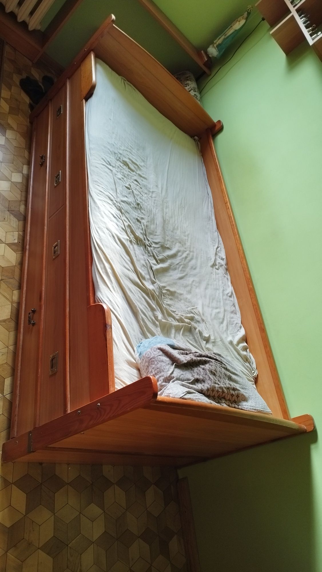 Łóżko skrzyniowe z funkcją spania dla dodatkowej osoby
