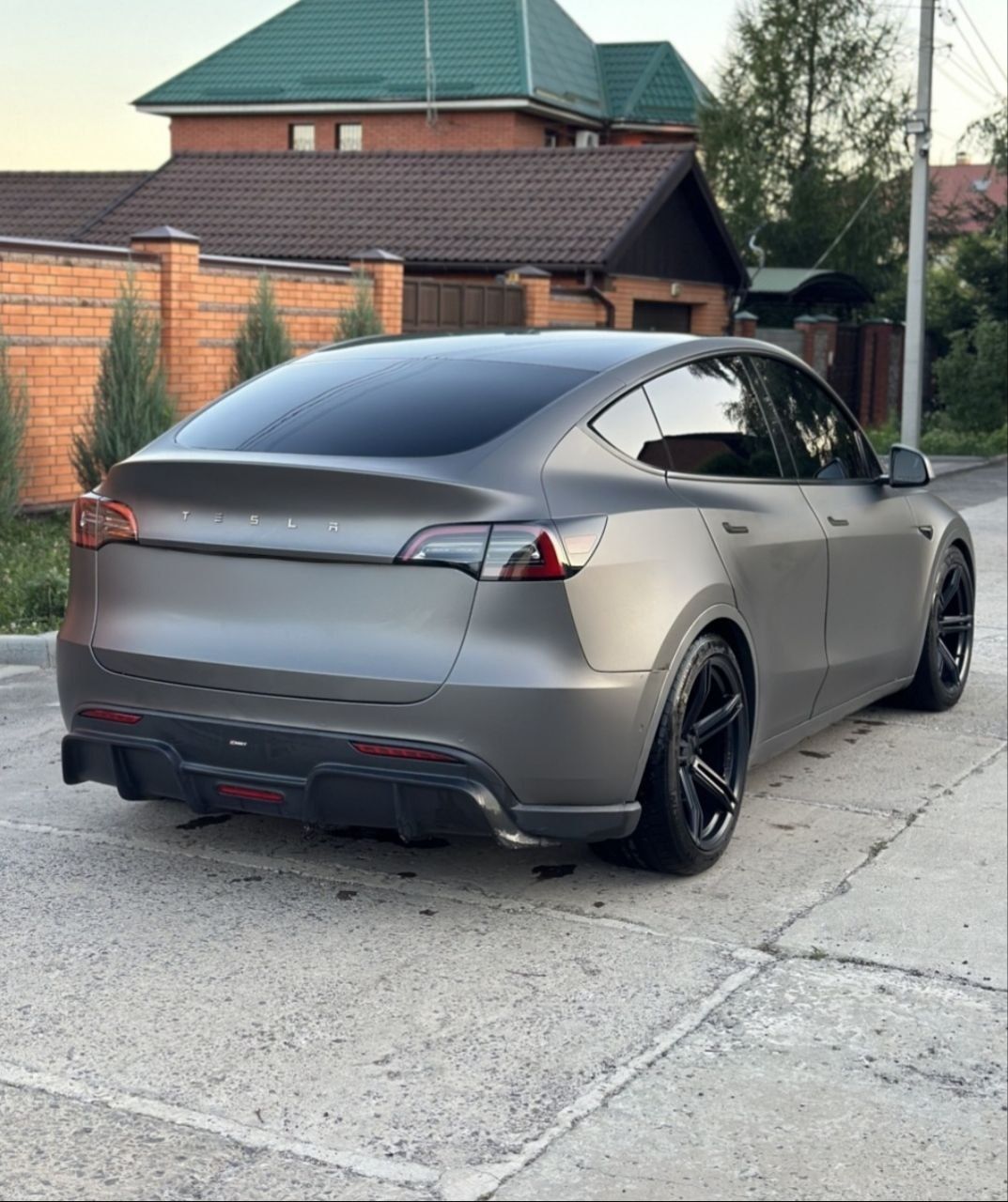 Tesla model Y  Long Range DM
