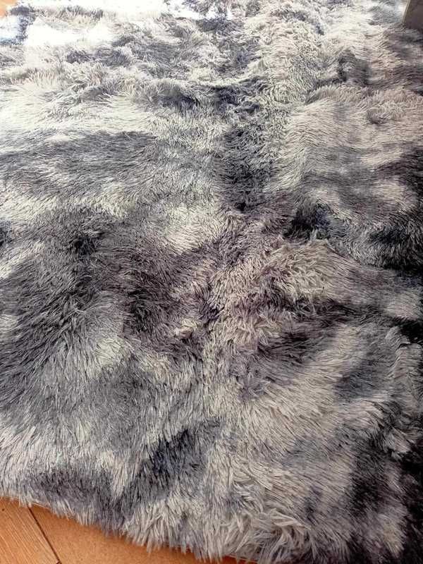 Gęsty pluszowy dywan shaggy 120 x 160 cm mata