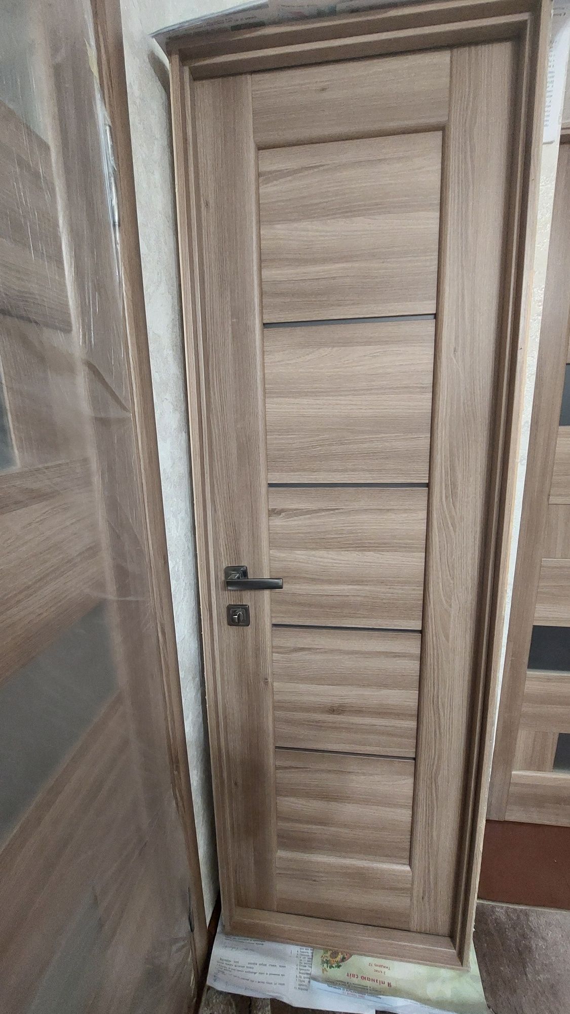 Міжкімнатні двері 2000×600 з коробкою , ручкою, замком.