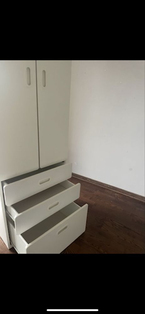 Biała szafa ikea