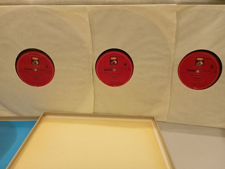 3 LP's com música de Tschaikowsky