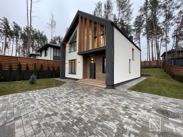 Новий будинок із ремонтом серед сосен у Ходосівці