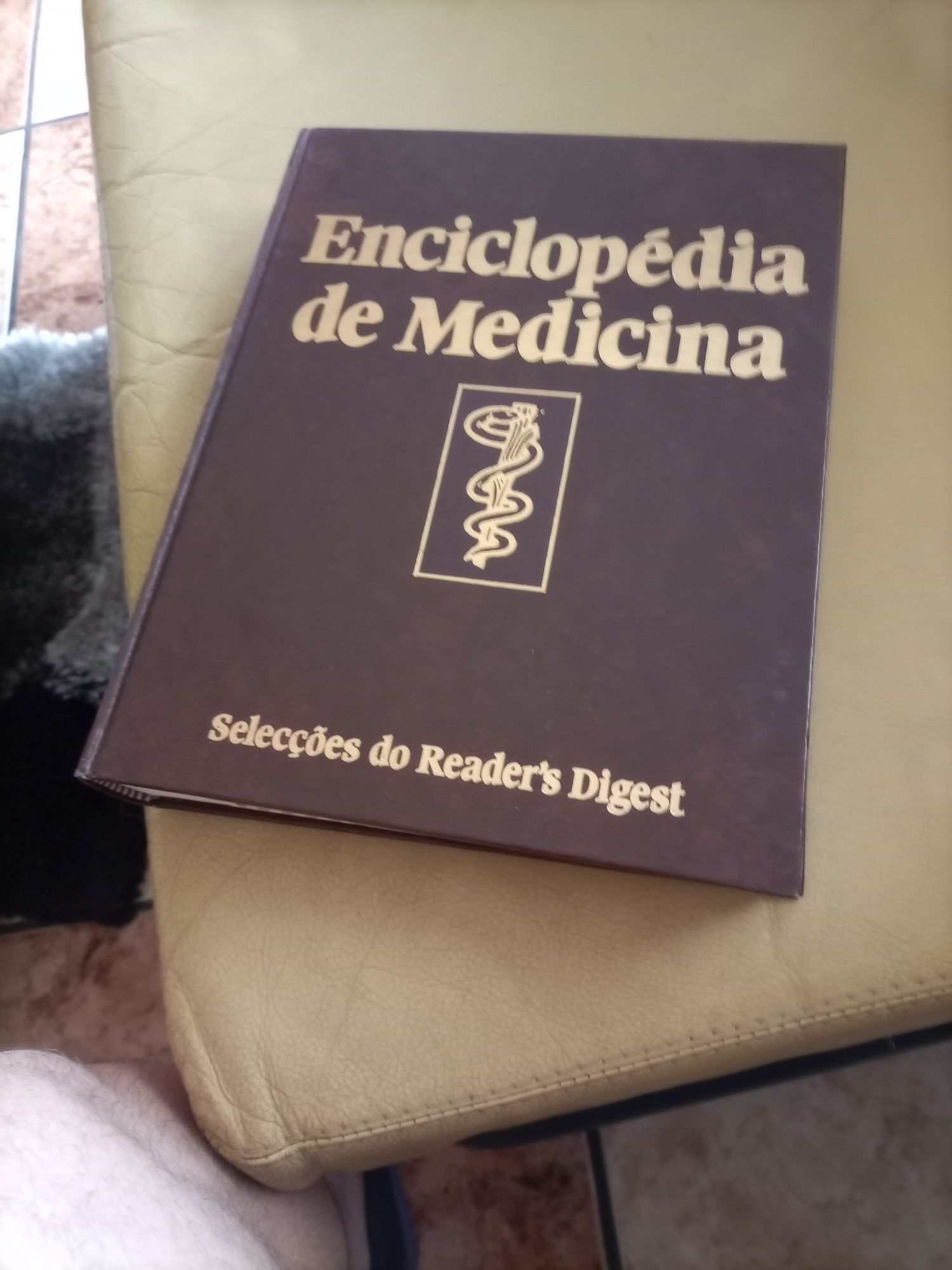 Livro  "Enciclopédia de Medicina