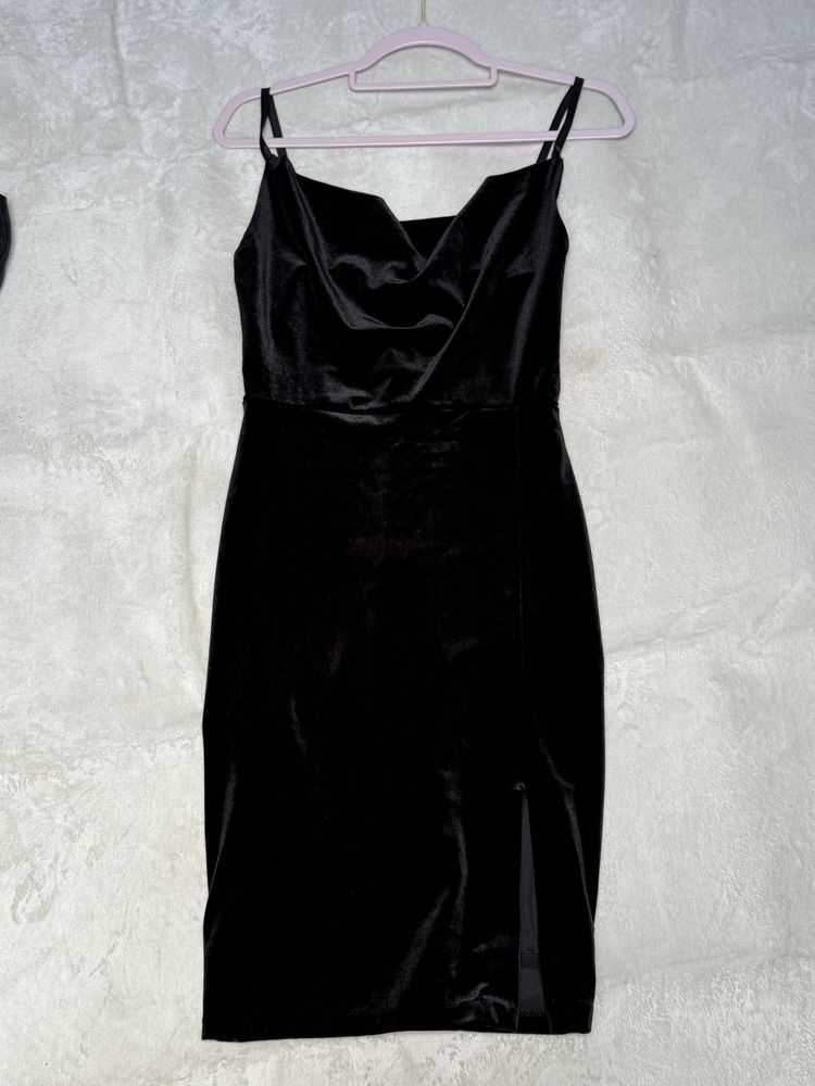 Sukienka welurowa czarna midi Guess S