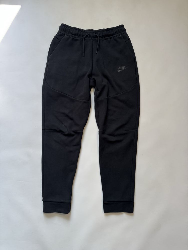 Чорні Штани Nike tech fleece