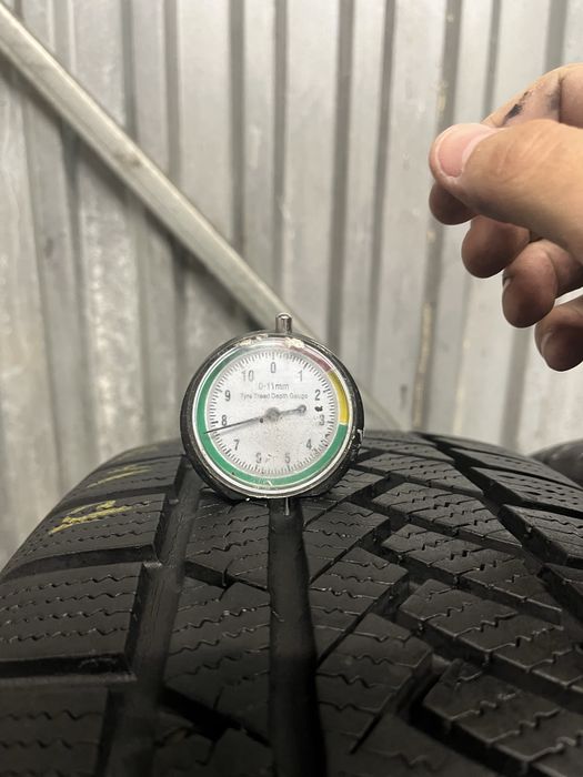 nr204 2 opony zimowe  uzywane continental 215/55/17