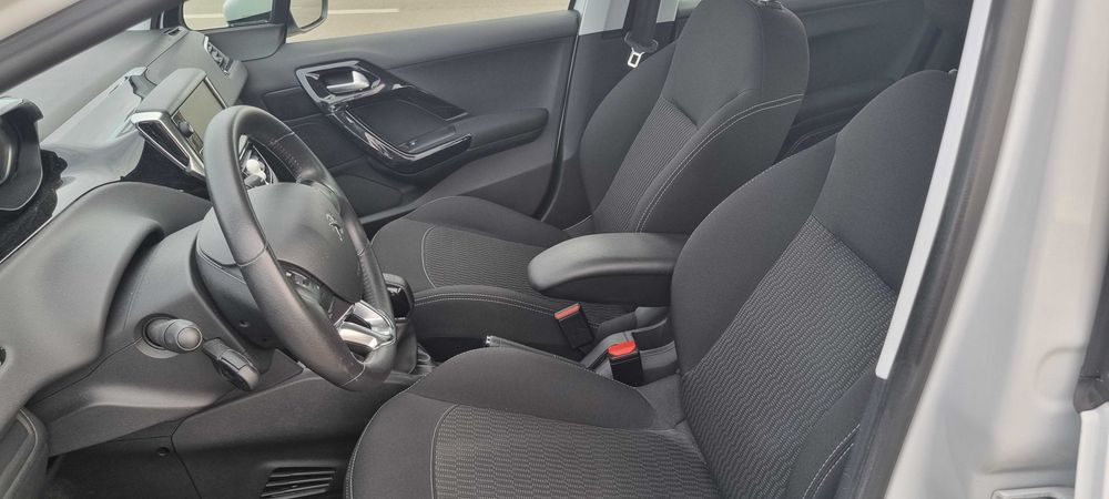 Peugeot 2008 1.2 82cv Puretech Business 40Mil Kms