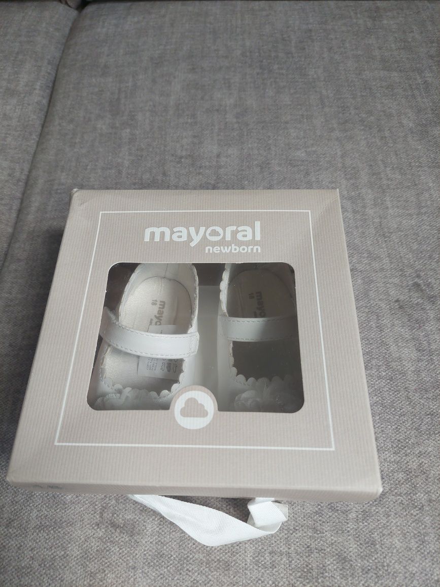 Buciki do chrztu rozmiar 18 Mayoral