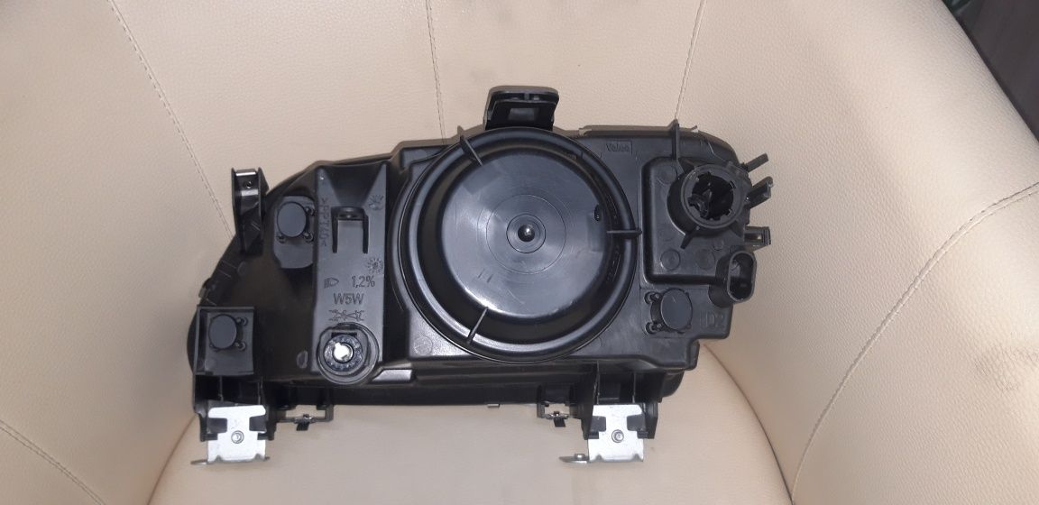 Lampa przednia prawa RENAULT SCENIC 1 nowa Valeo