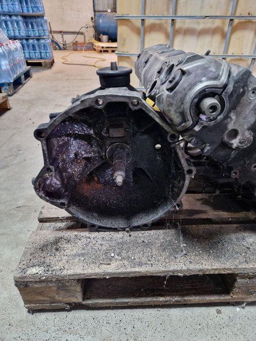 Двигун + коробка  ЛТ.  2.5