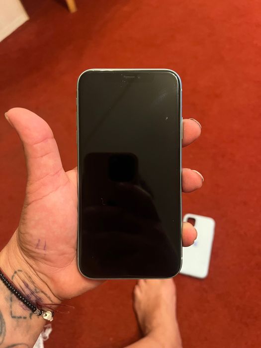 iPhone 11 como novo