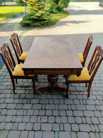 Stół drewniany dębowy rozkładany z czterema krzesłami