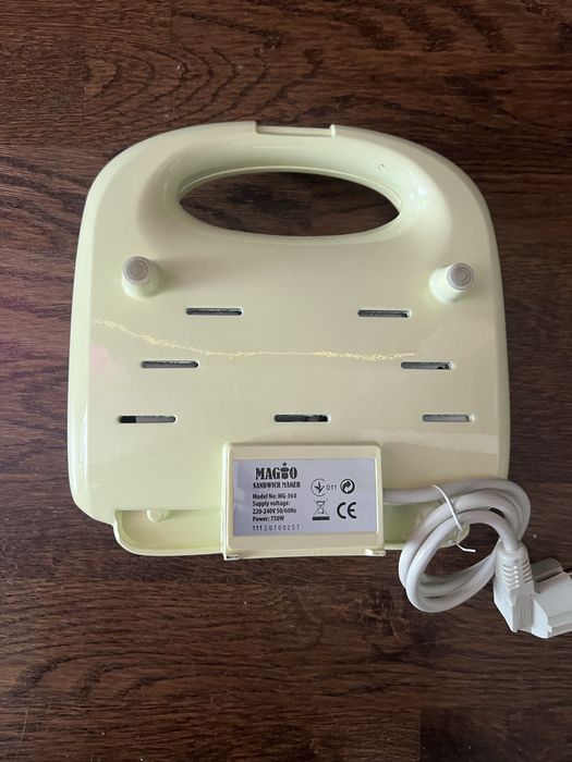 Сендвичница MAGIO MG-360