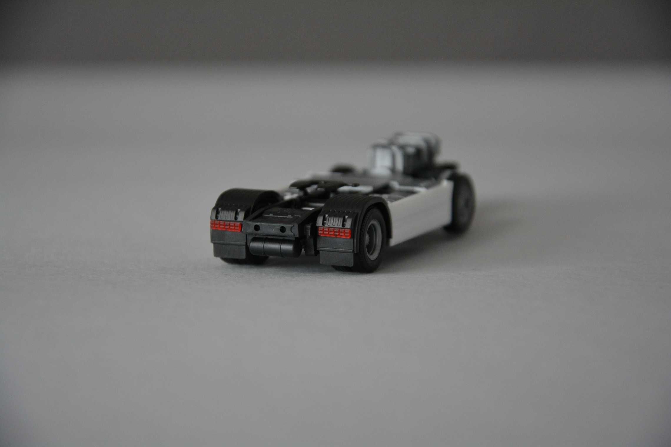 1:87 (H0) Herpa 085083 - Kpl. podwozie z silnikiem - Renault T