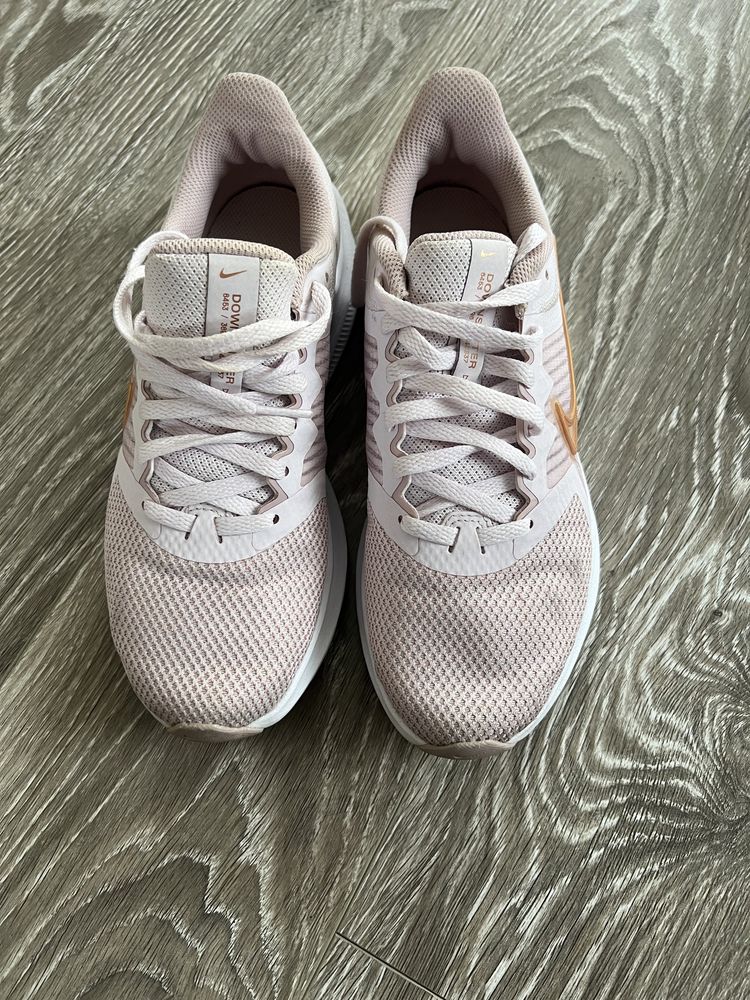 Жіночі кросівки Nike