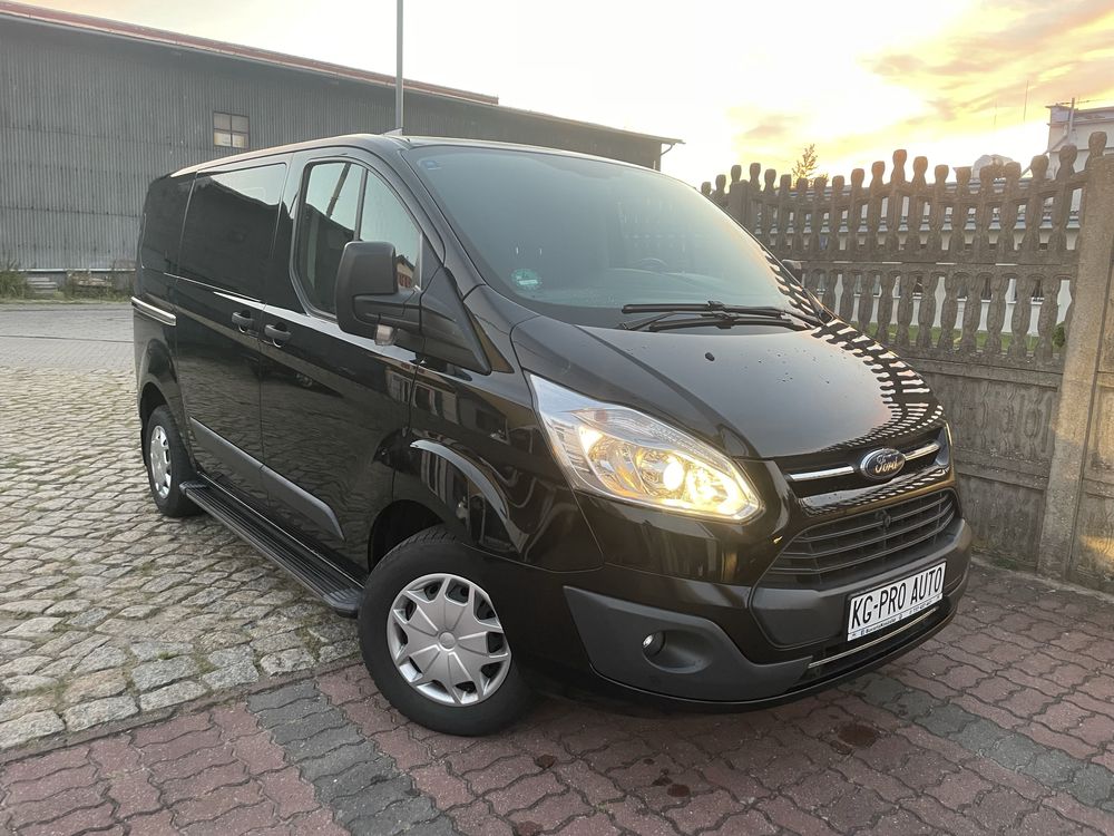 Wypożyczalnia, wynajem busa 8/9 osobowego Ford Transit Custom