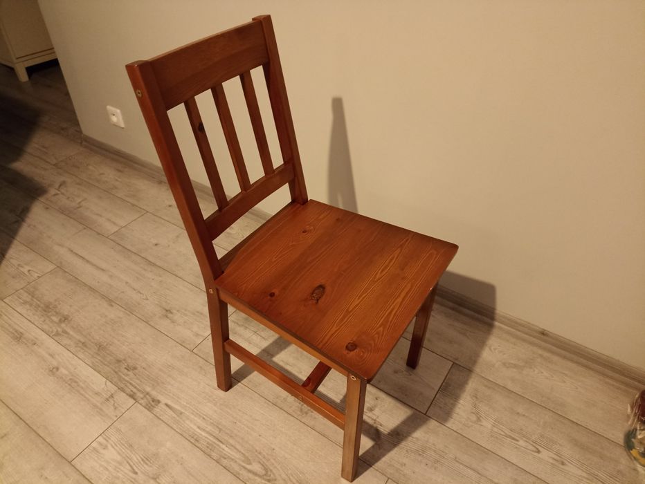 Stół 118x74,5cm i 4 krzesła