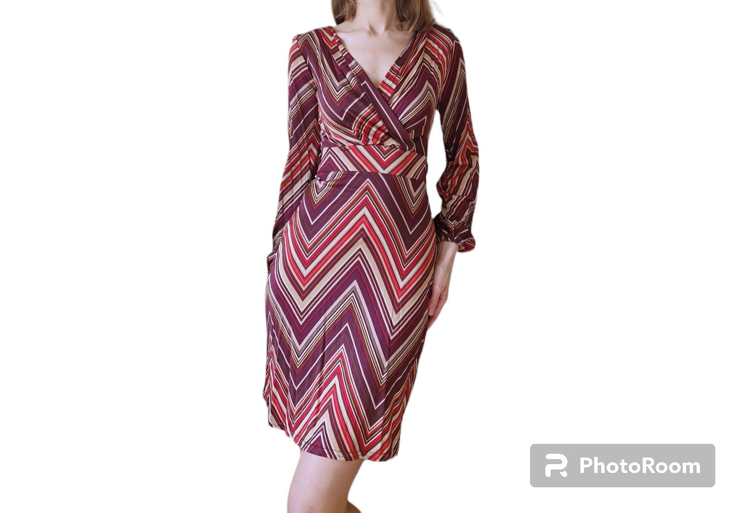 Kopertowa geometryczna sukienka Orsay fioletowa beżowa przed kolano