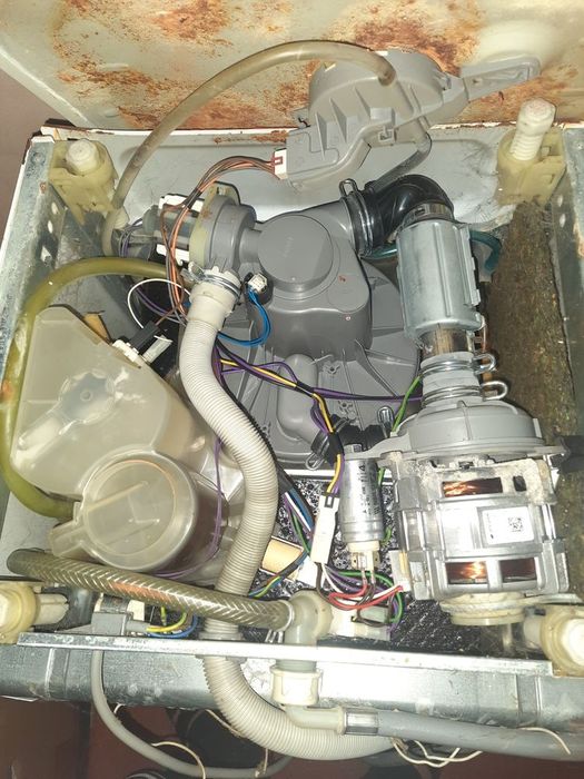 Запчастини помпа мотор кріплення до посудомийної машини Beko DSS1312xp