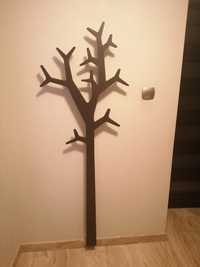Drewniany wieszak w kształcie drzewa