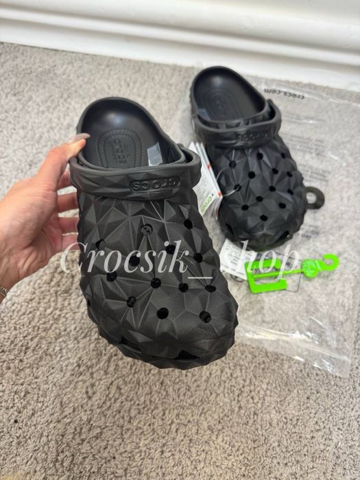 Стильні крокст Crocs Classic Geometric Clog
