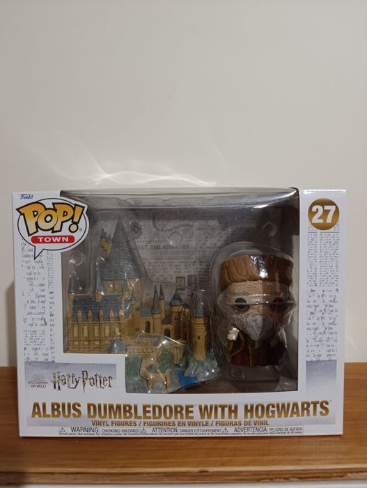 Funko Albus Dumbledore with Hogwarts