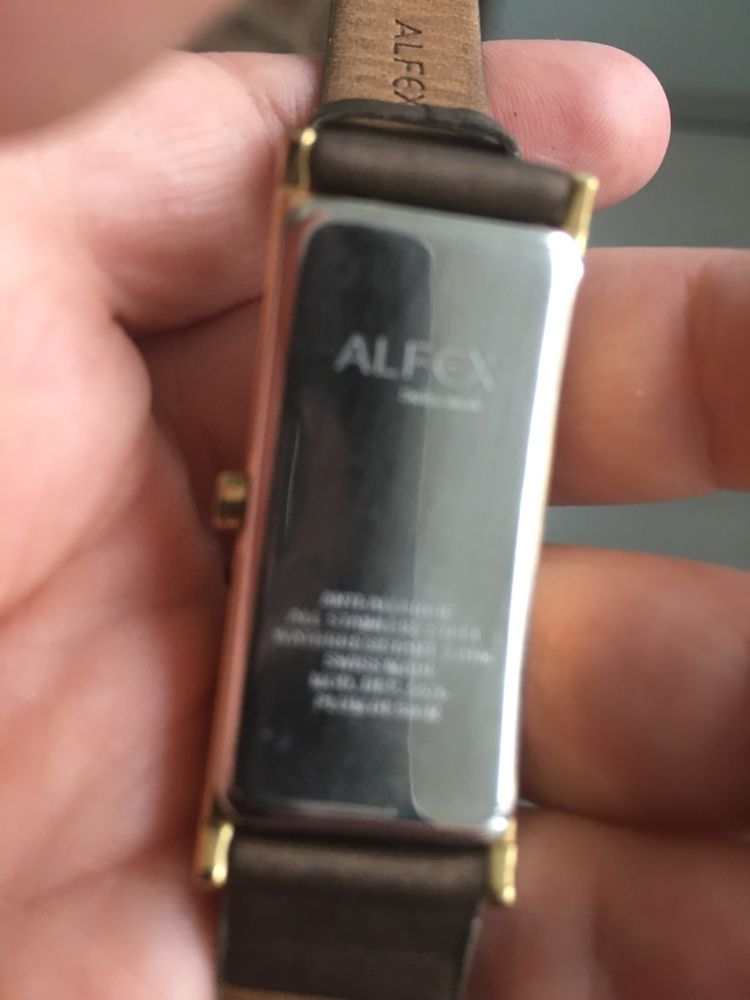 Женские швейцарские часы Alfex