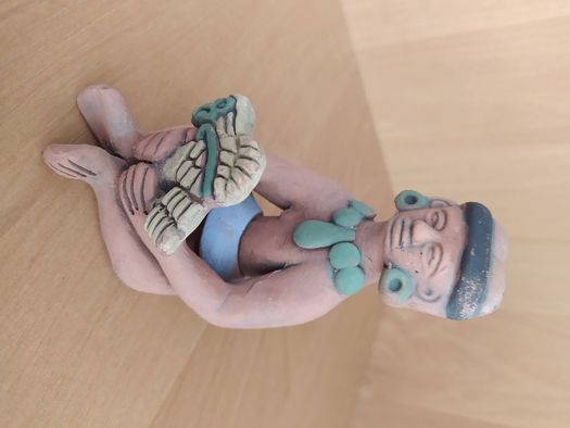 Figurka z terakoty Aztec Mexico wojownik z ofiarą