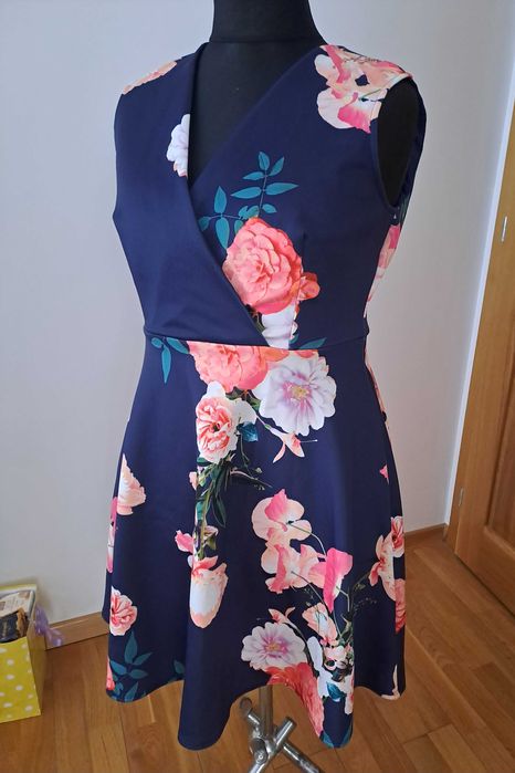 Sukienka rozkloszowana r 42-44