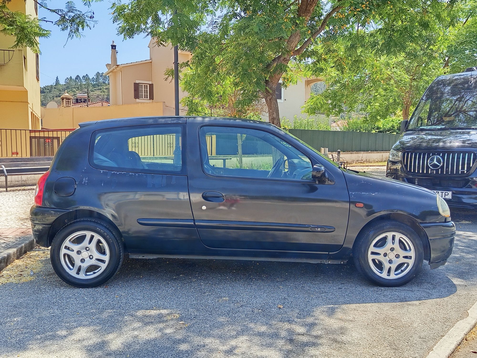 Oportunidade Renault Clio impecável de mecânica