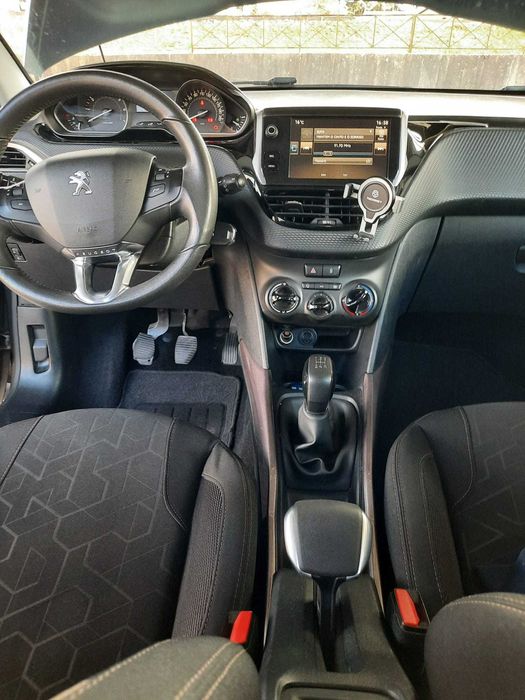 Peugeot 2008  1.2 Pure Tech  com 75KW (100CV) Muito Lindo