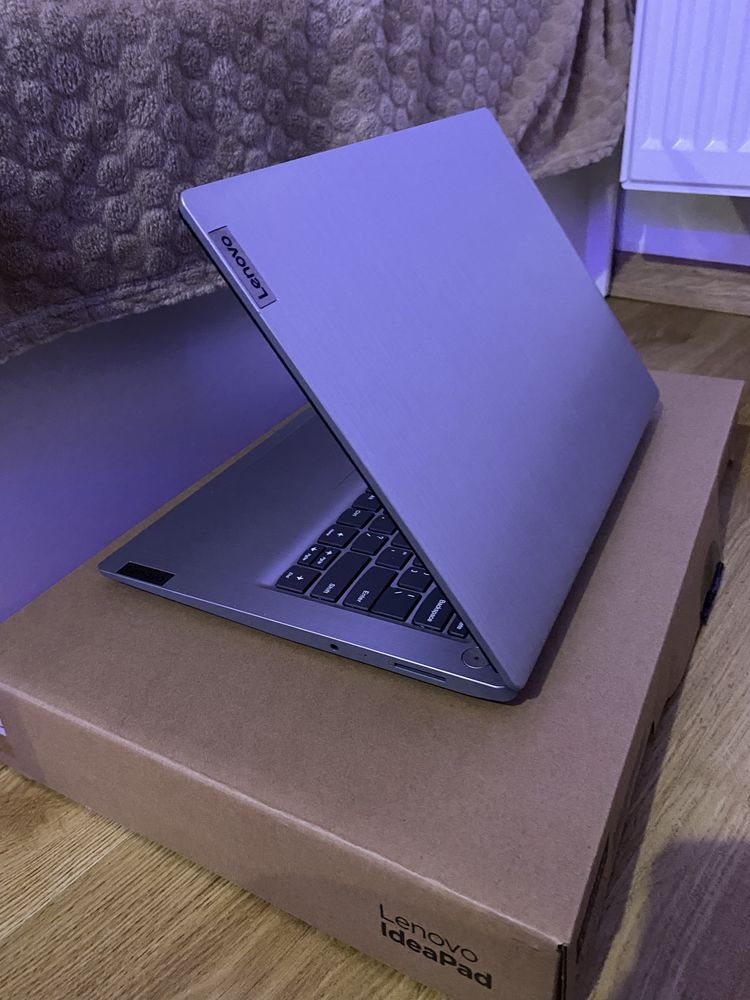 Laptop lenovo 8GB/256/Win10