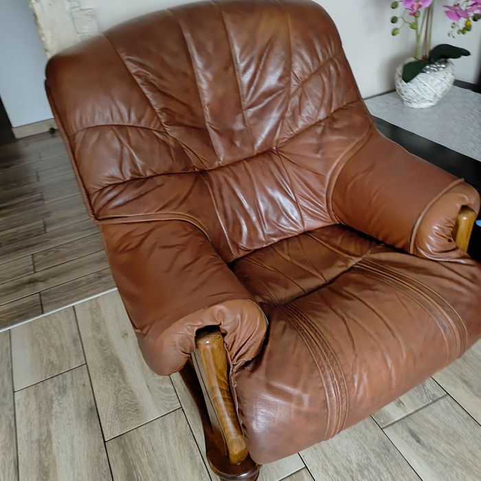 Fotel skórzany i drewniany