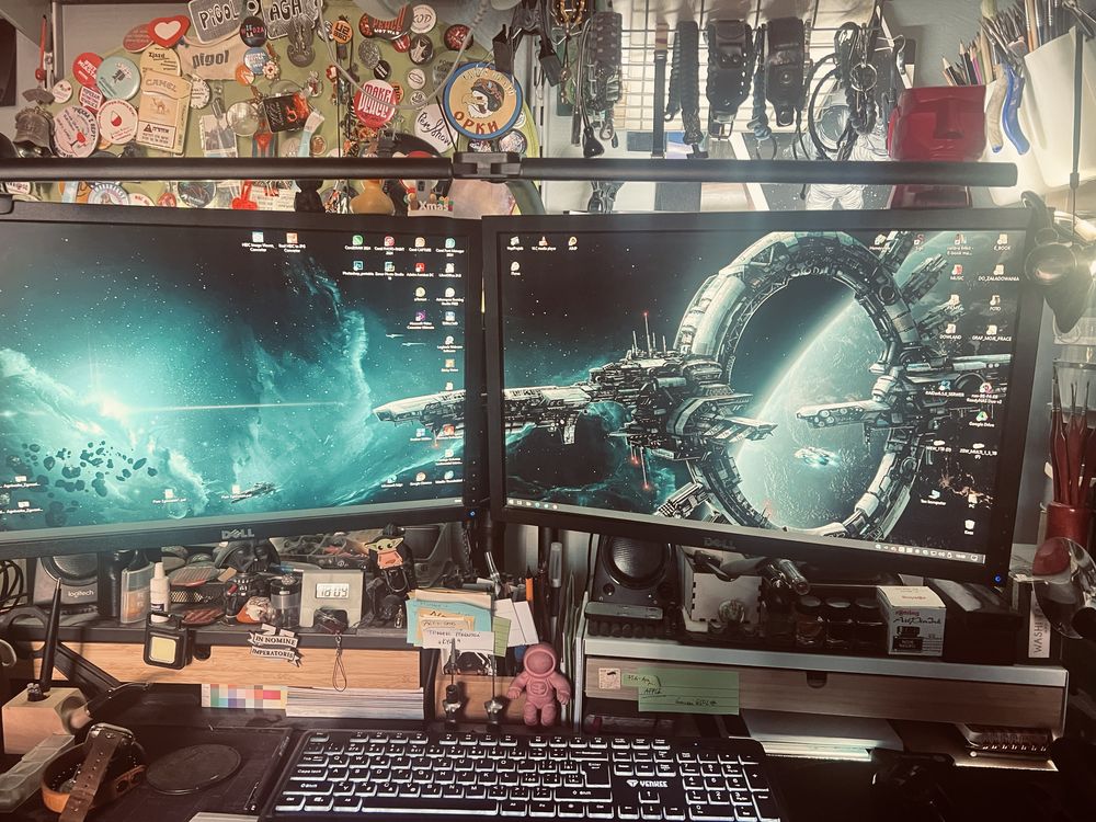 Dwa monitory Dell P2210 ze stojakiem bo biutka podwojnym