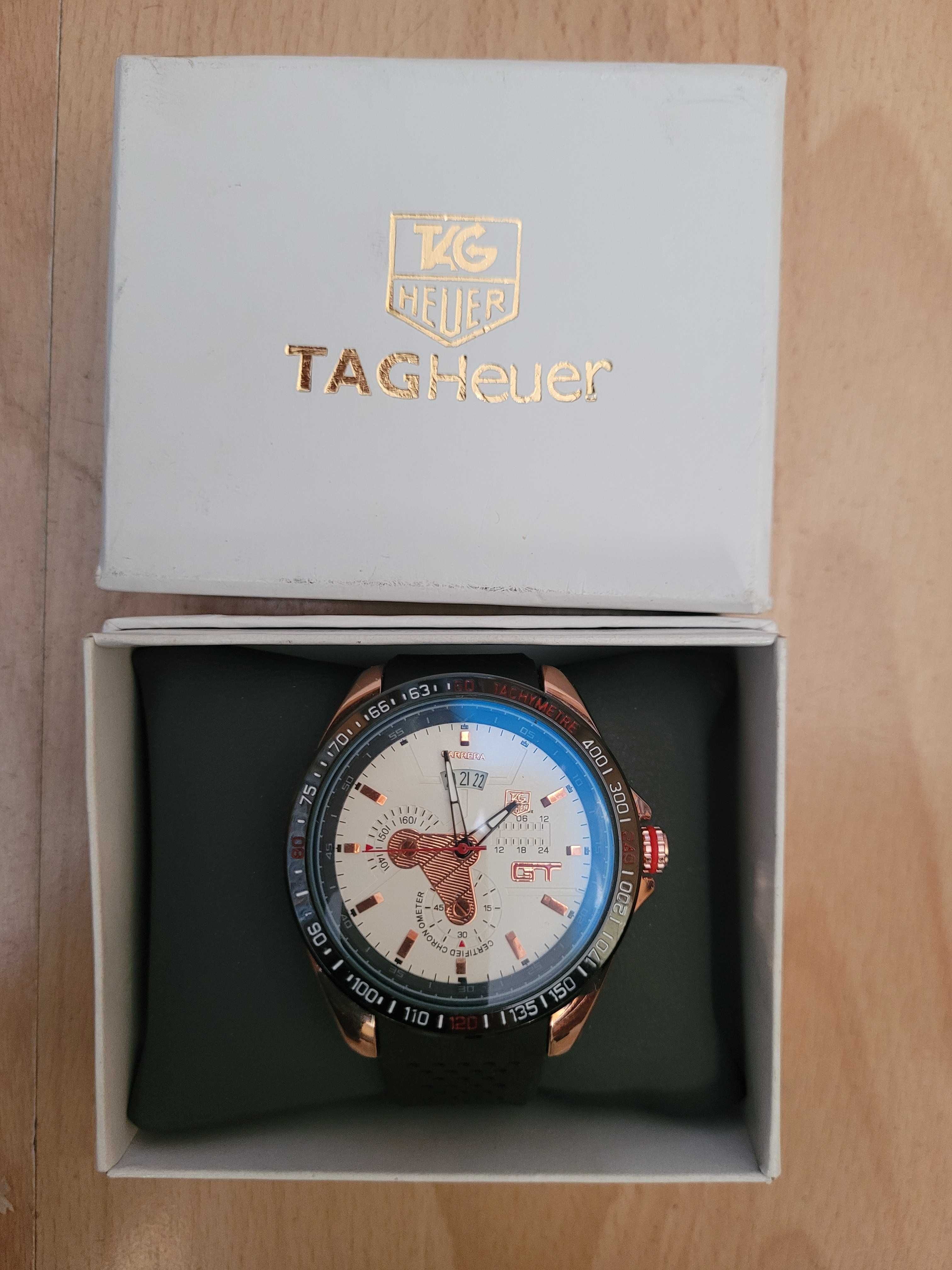 Zegarek z napisem Tag Heuer
