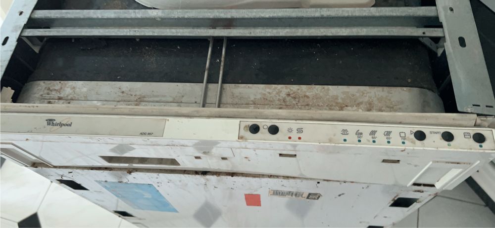 Máquina de Lavar Loiça Encastre Whirlpool – Para Peças com Cestos