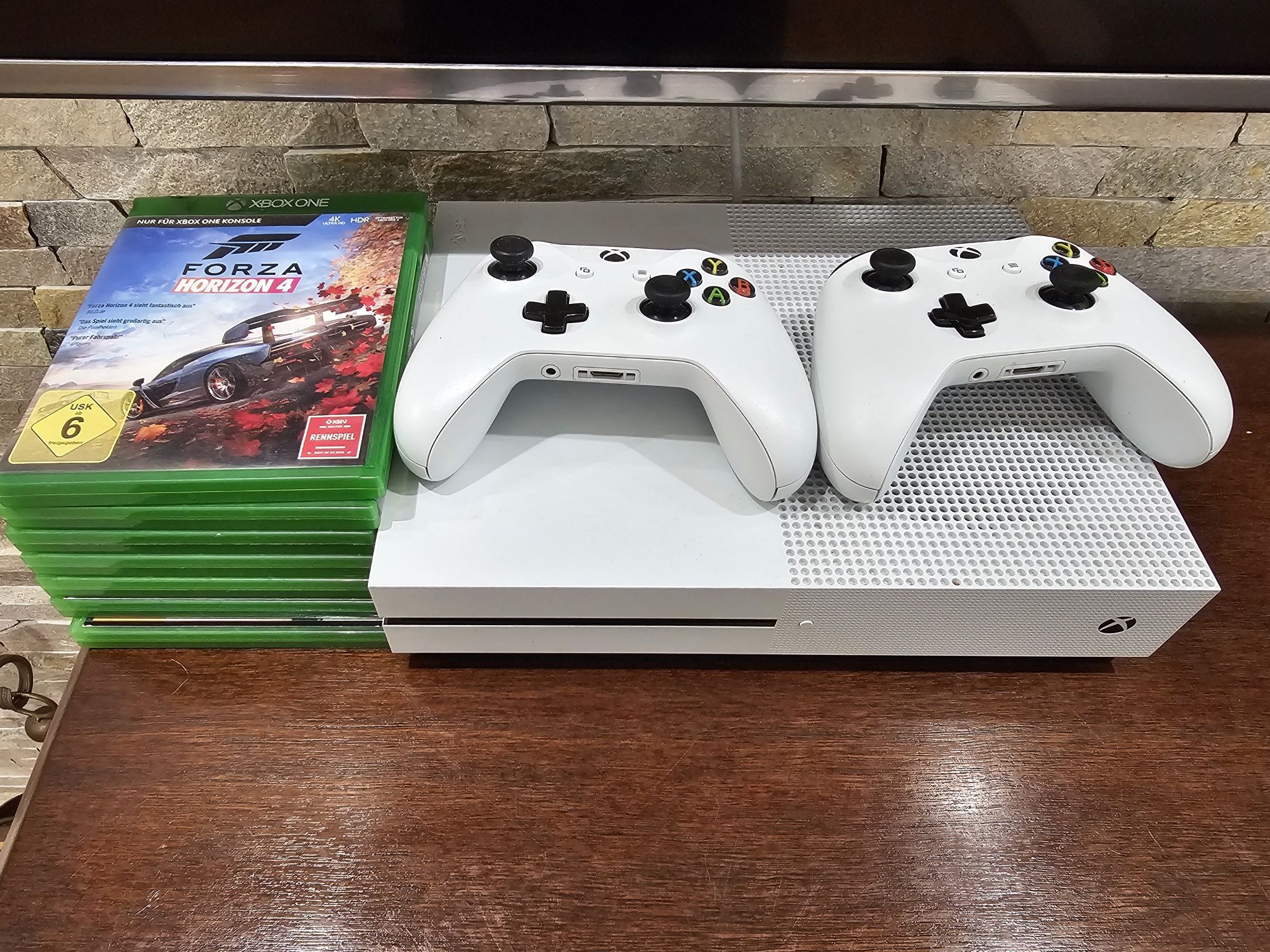 Ігрова приставка X BOX ONE S 1TB