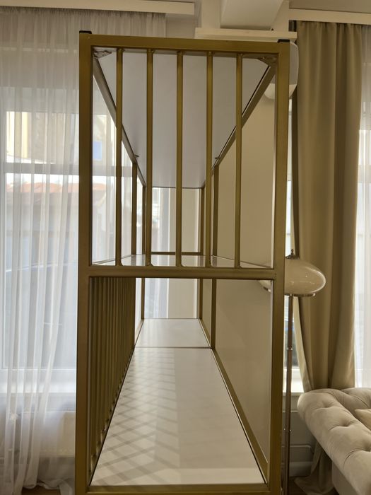 Designerski regał metalowy loft złoty biały