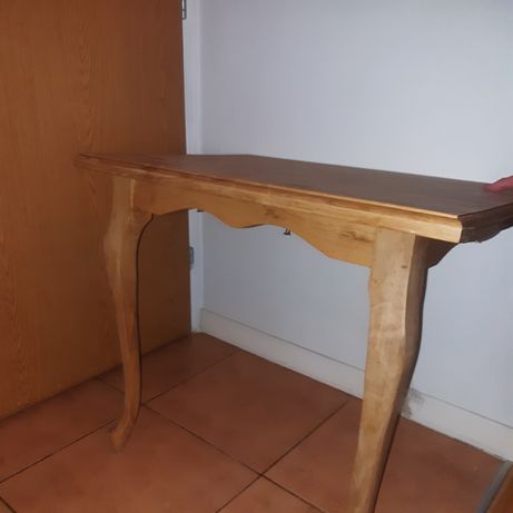Stół drewniany, dębowy, do negocjacji.